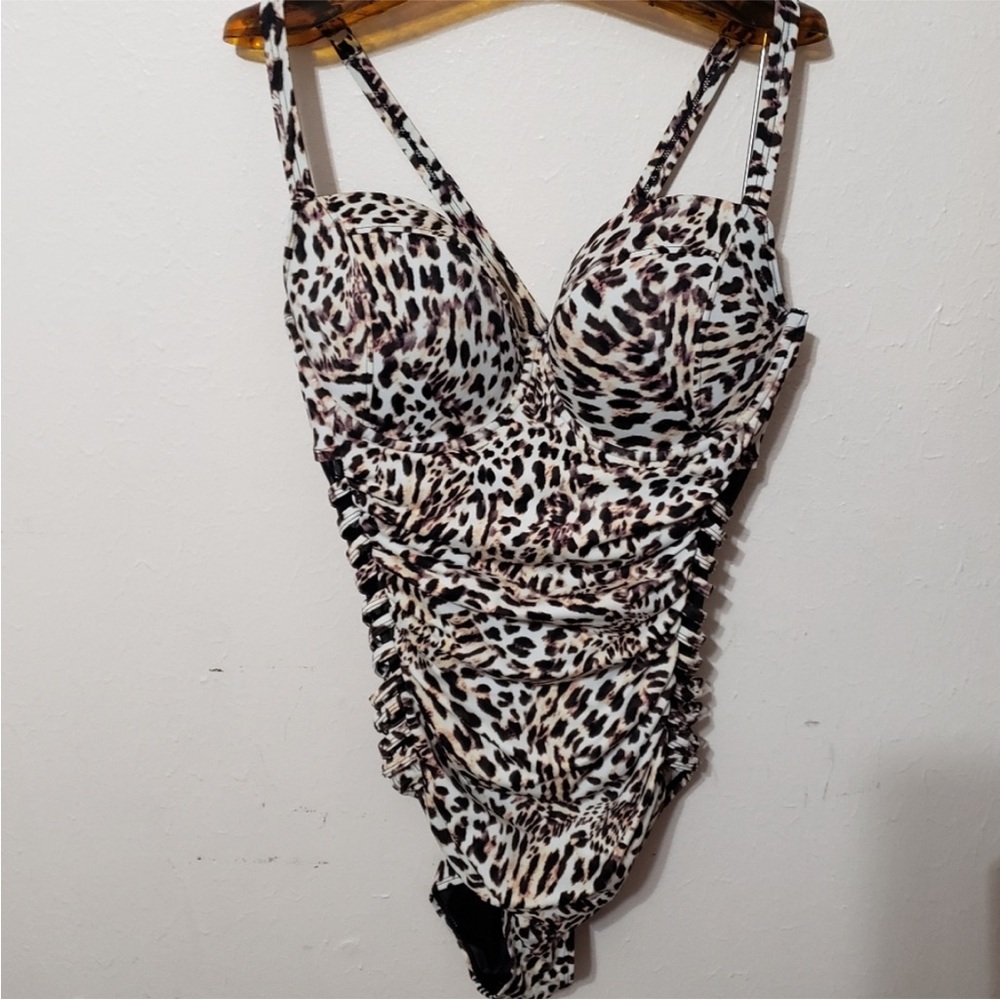 Torrid Animal Print Swimsuit Size 1x